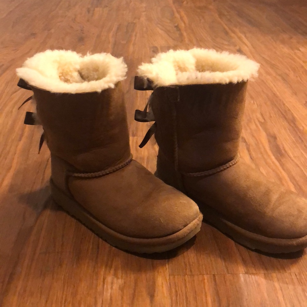 Kids tan size 1 UGG boots with bows
